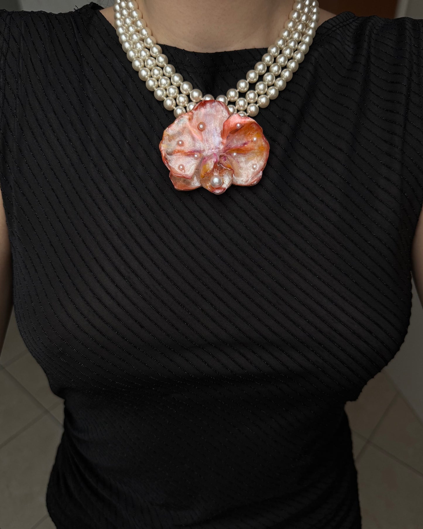 Collier de perles orchidée orange