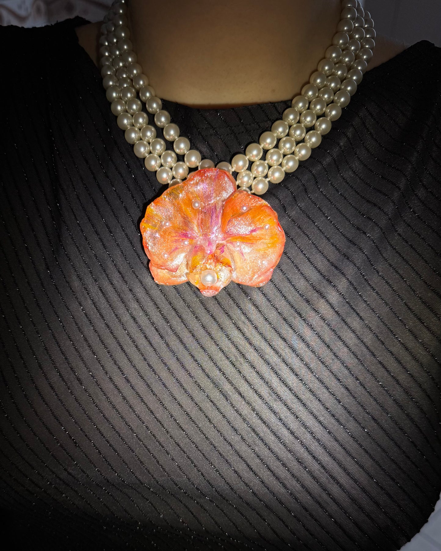 Collier de perles orchidée orange