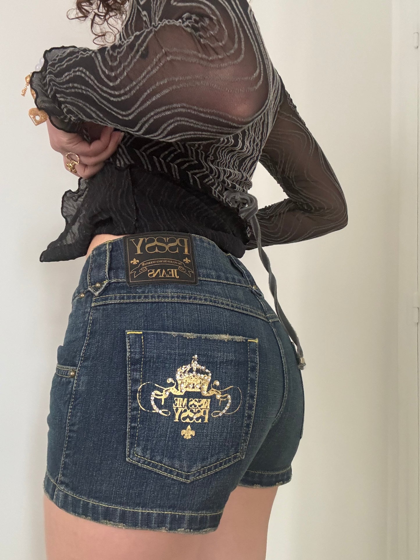 Short | M