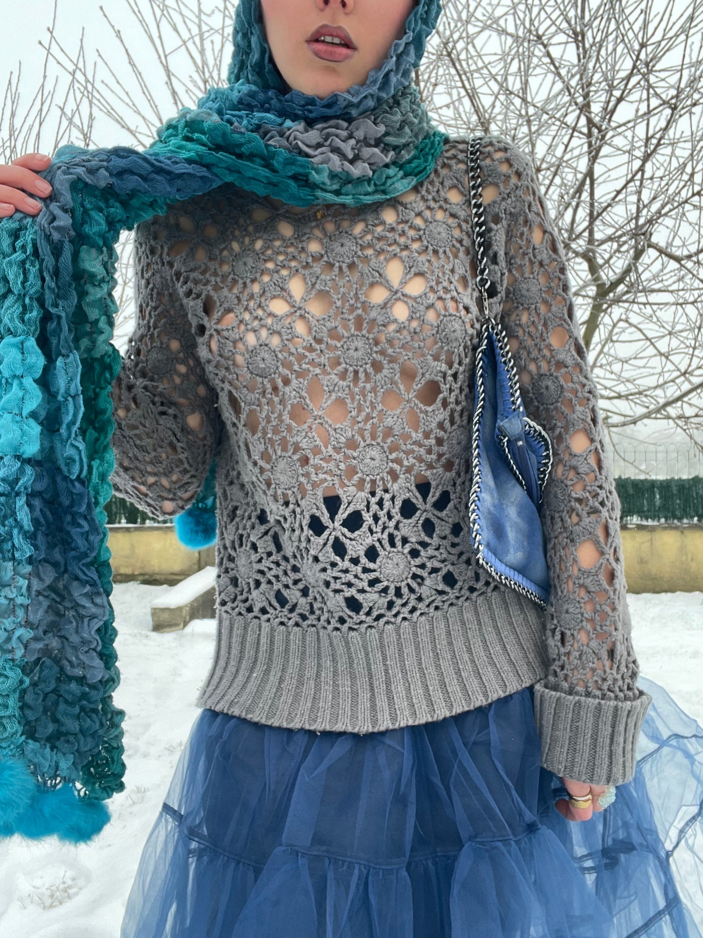 Gray sweater | M