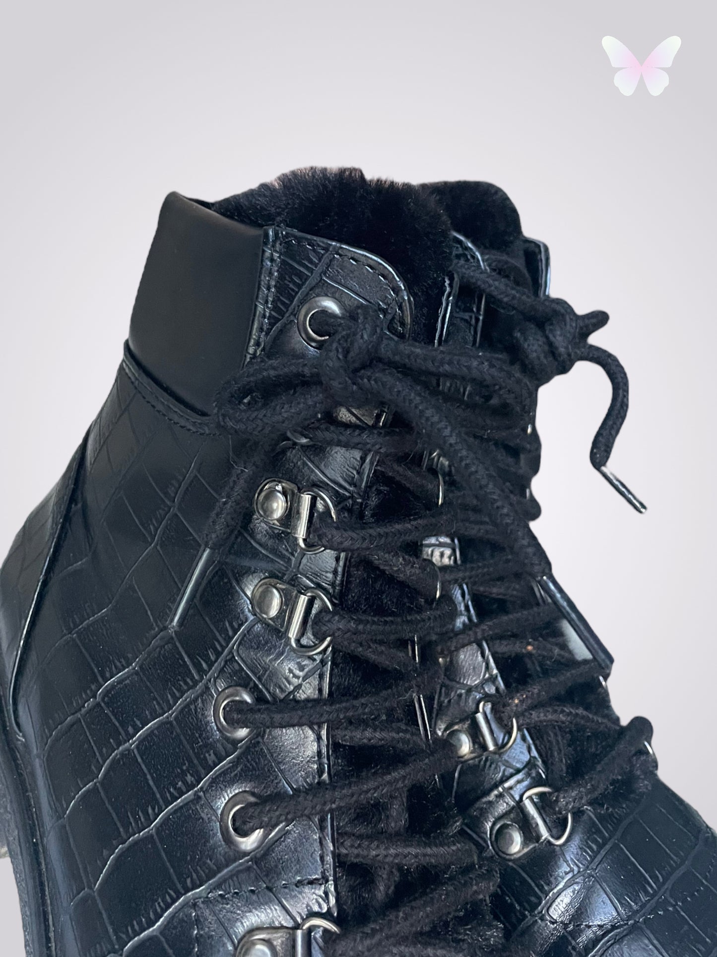 Fur-lined boots | 40