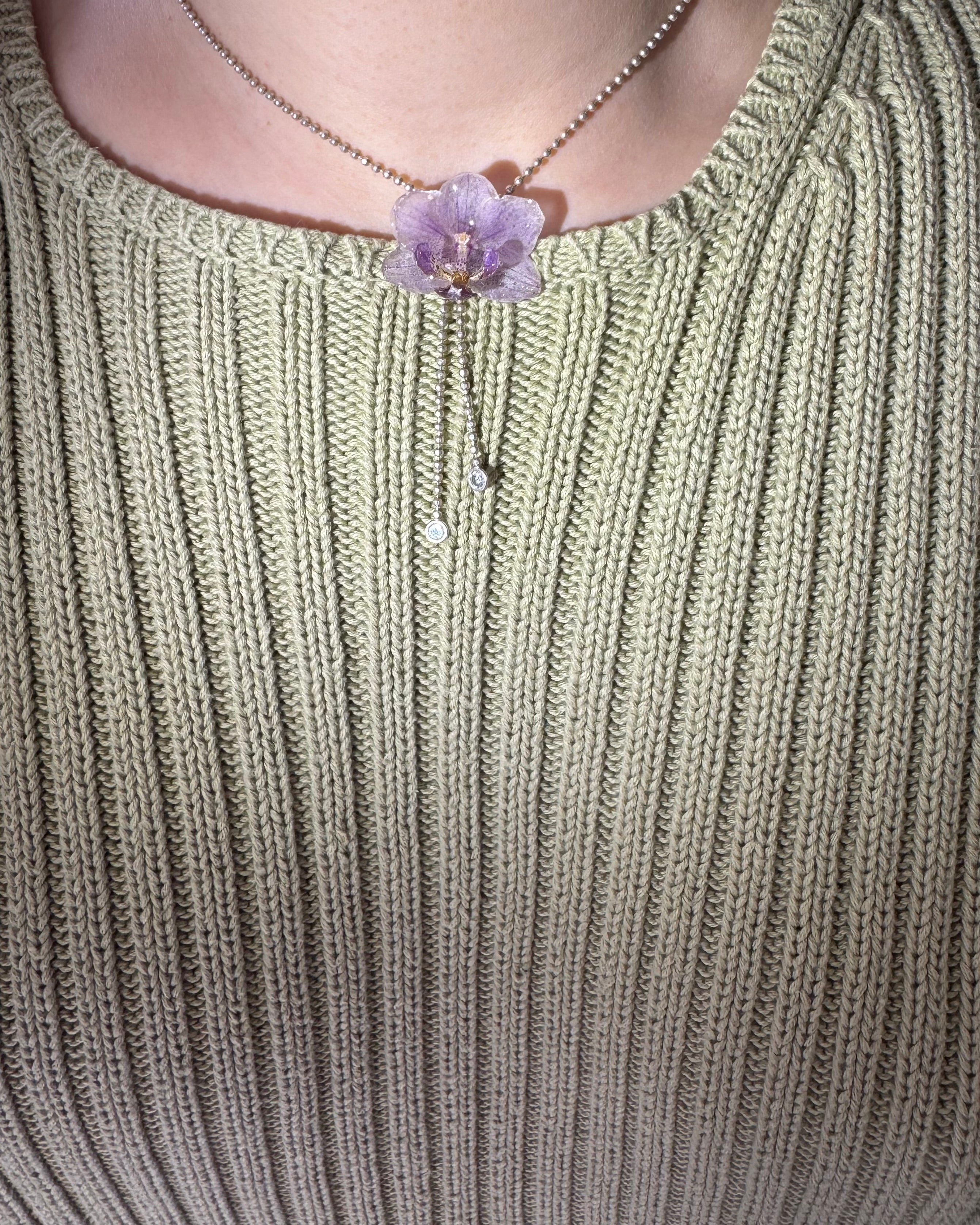 Collier mini orchidée
