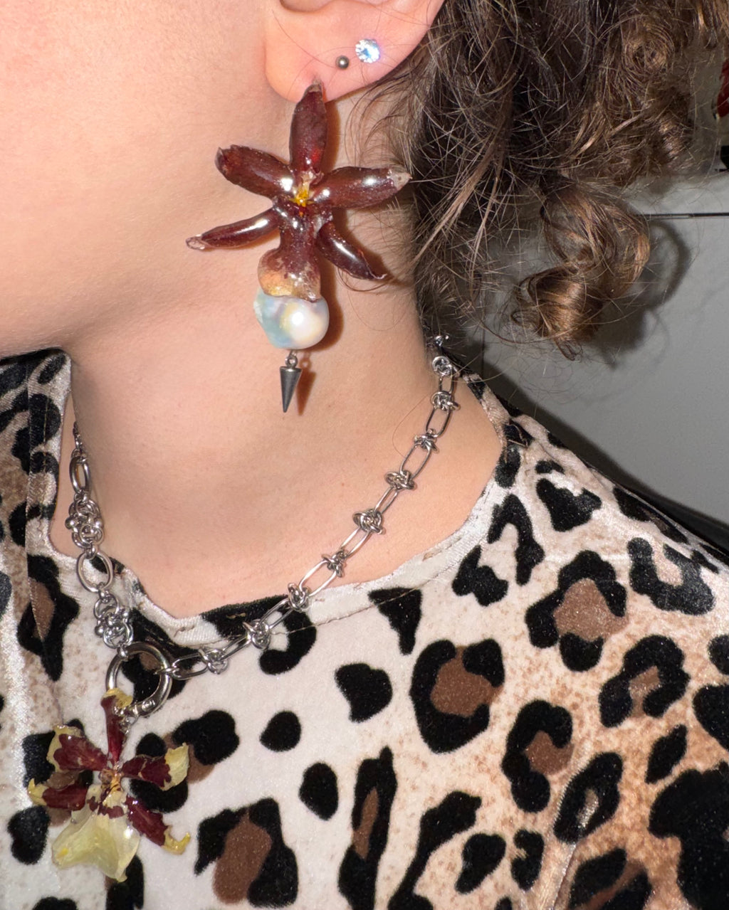 Peny Orchid earring
