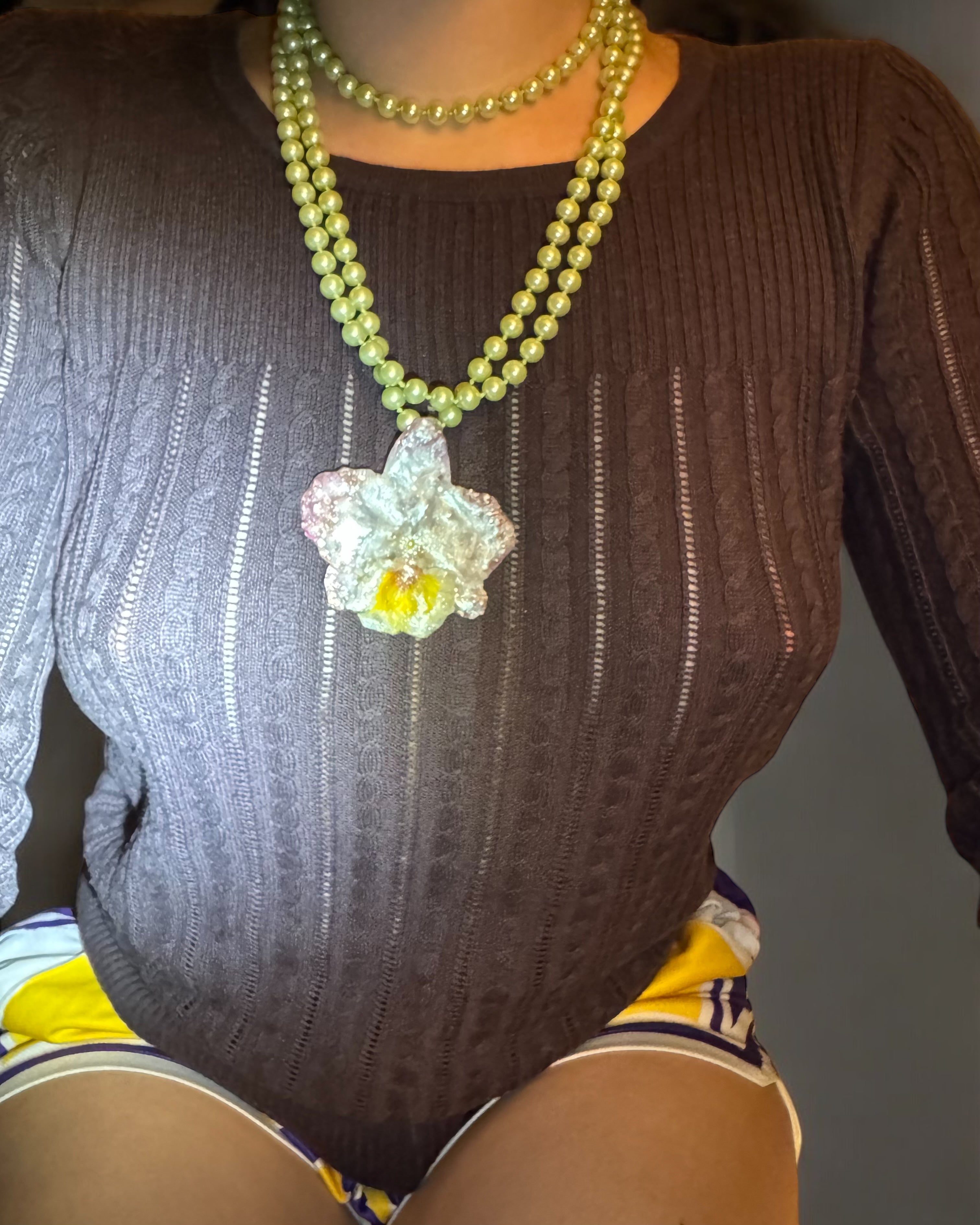 Collier perles orchidée rose