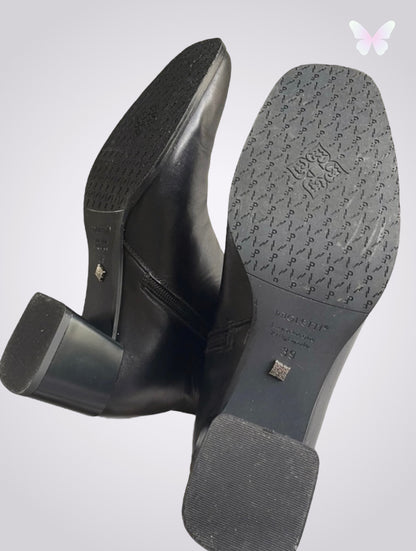 Black leather ankle boots | 39