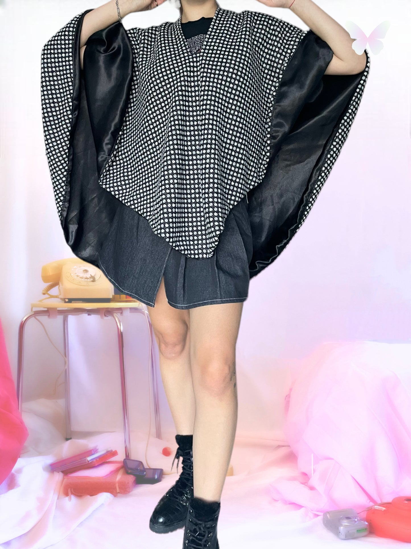 Poncho B&W l T unique