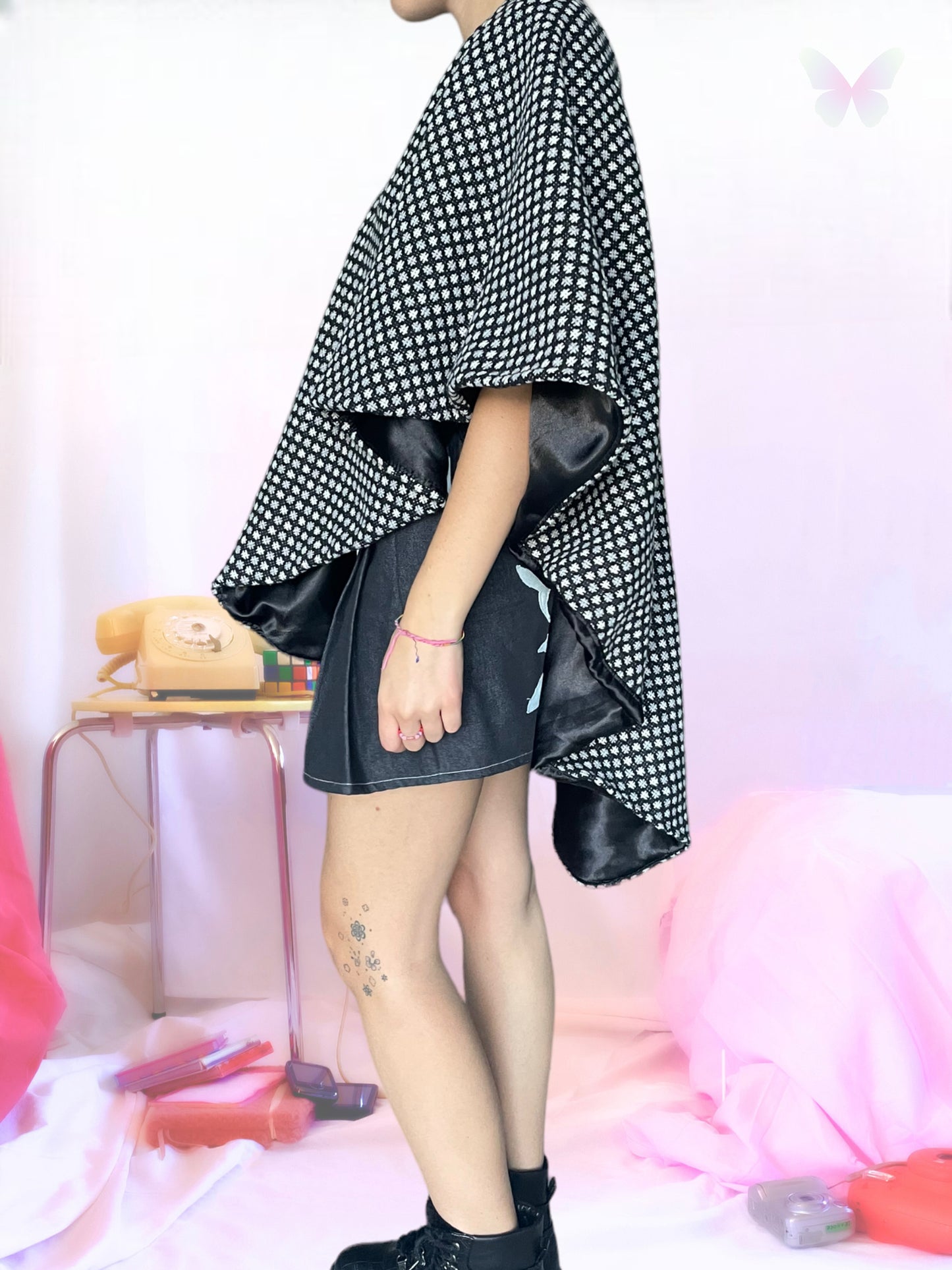 Poncho B&W l T unique