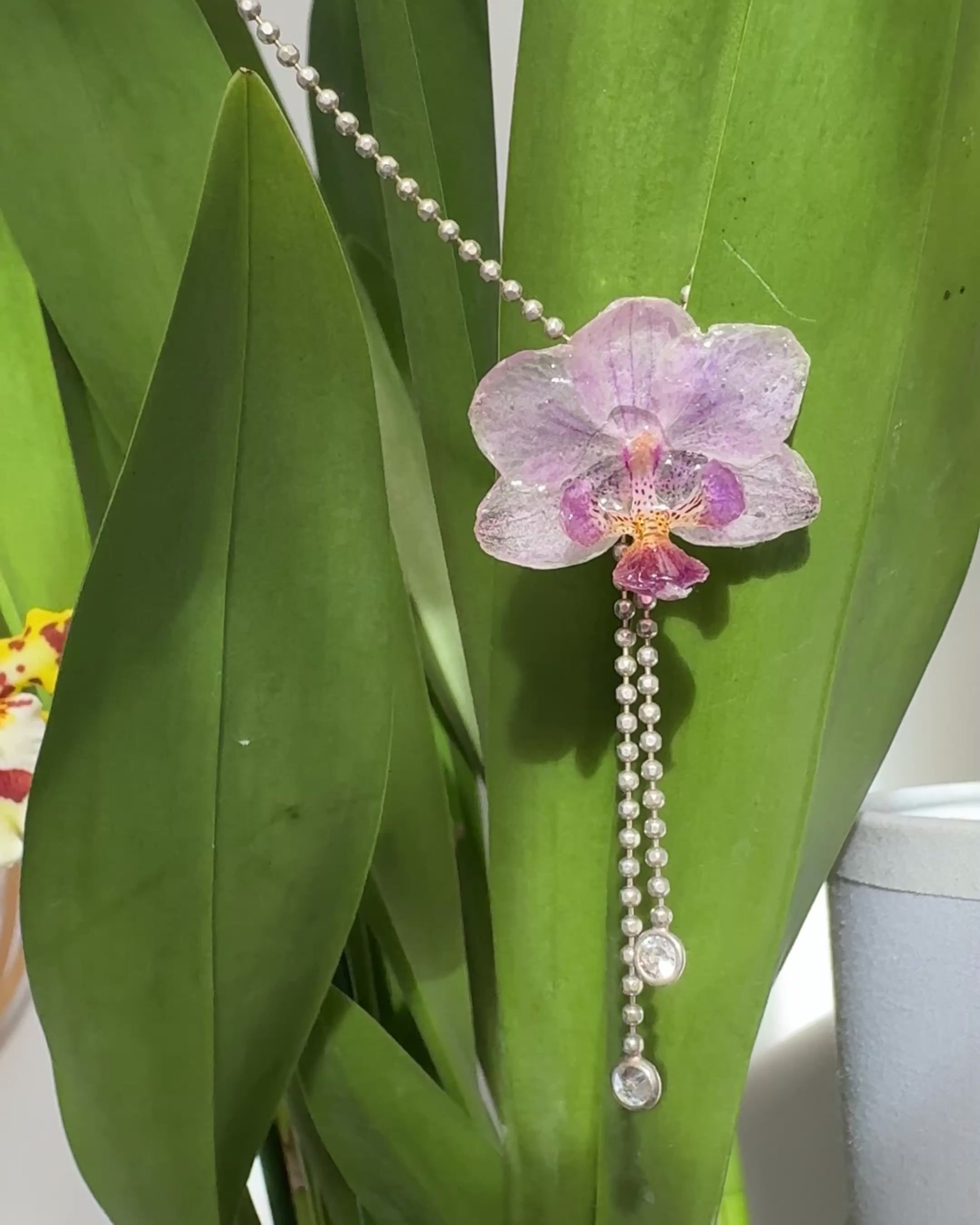 Collier mini orchidée